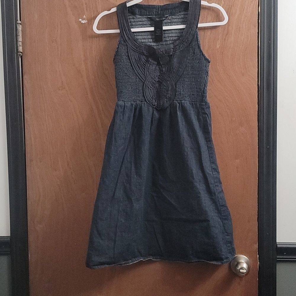 𝅺women's calvin klein jean dress. Size small.